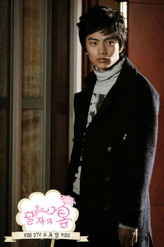 Lee Hyung Woo- Um Gi Jeong, a wealthy businessman in love with Dal Ja