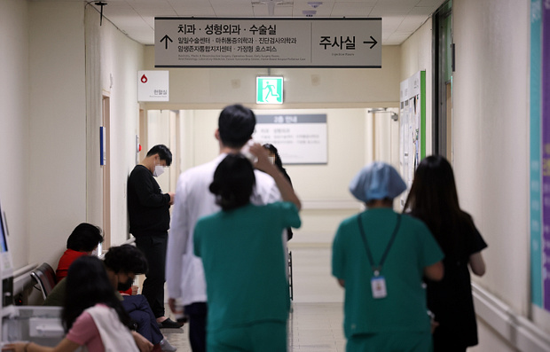19일 진료가 진행 중인 충북 청주 충북대병원 내부 모습