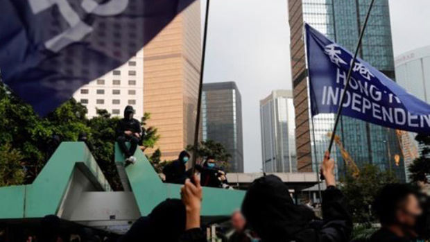 “직선제 도입하라” 홍콩인 15만 명 시위…경찰과 충돌