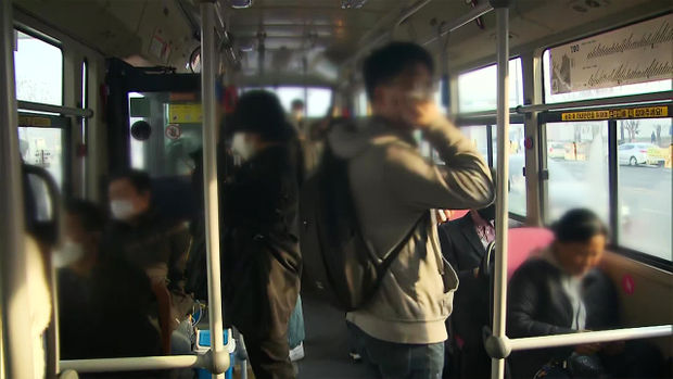 대중교통 마스크 해제 첫날…대부분 ‘자율 착용’